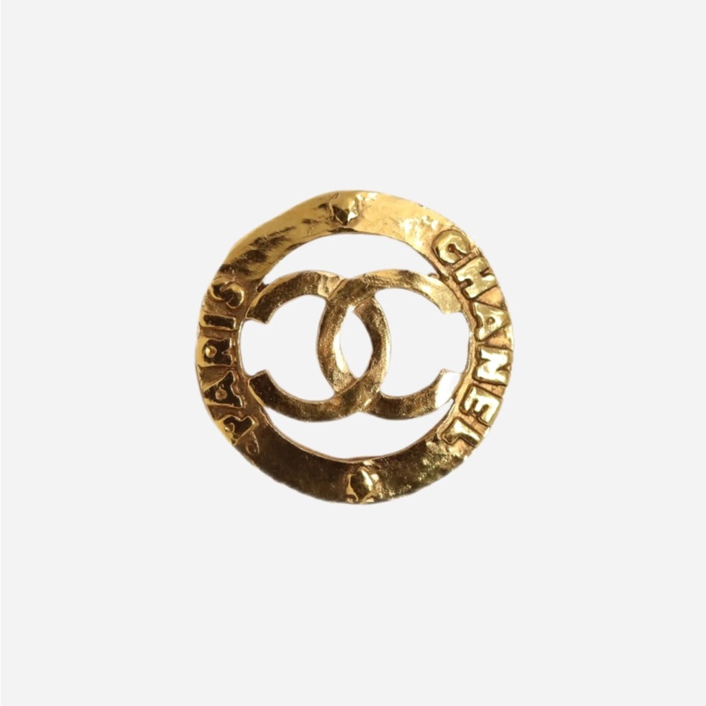 Pre-Owned Chanel Round CC Brooch